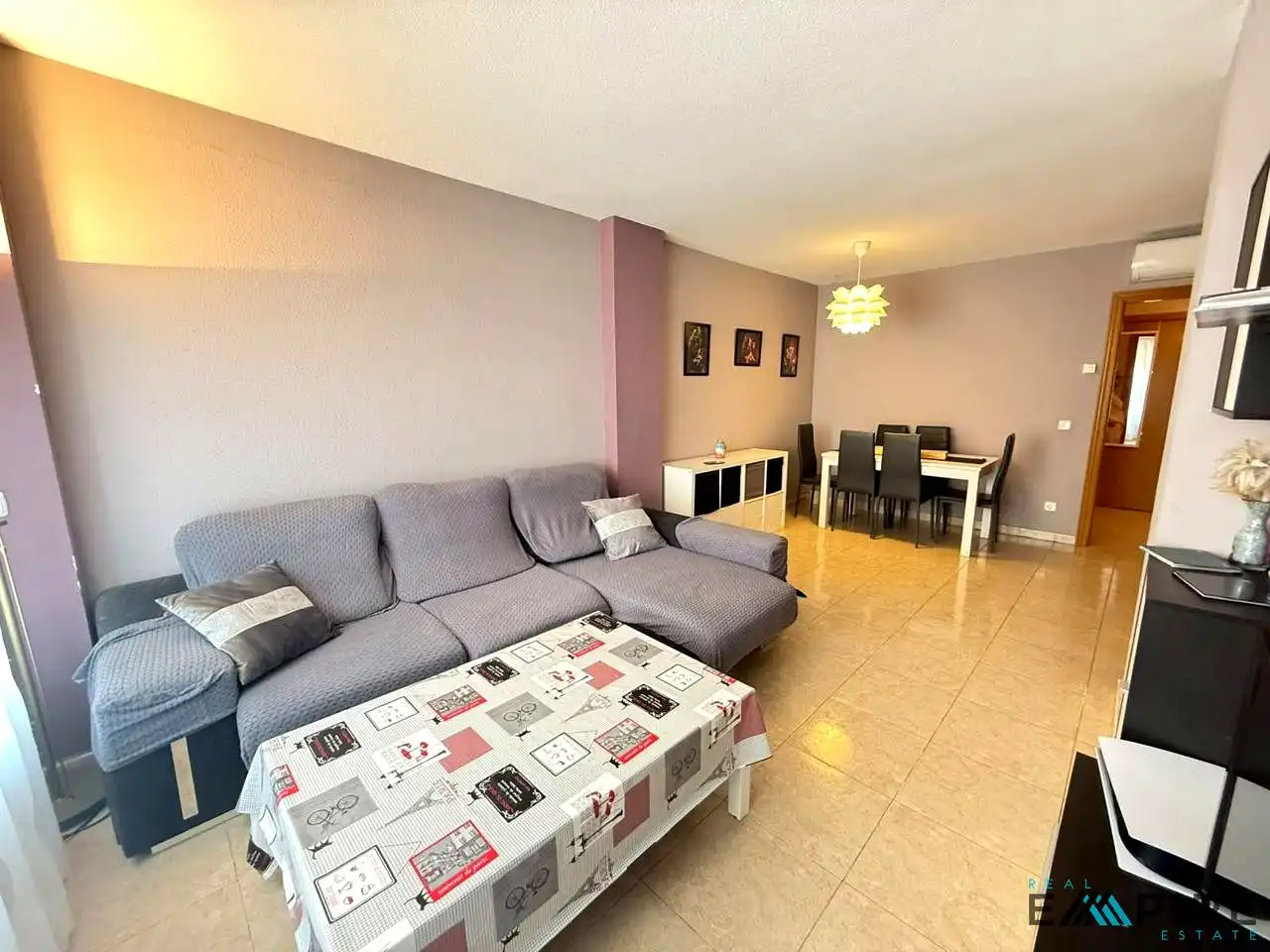 Living room of Flat for sale in Parla  with Air Conditioner, Heating and Storage room