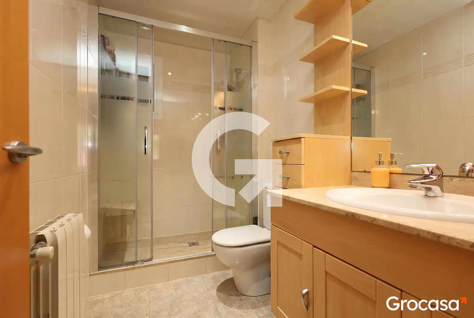 Baño de Piso en venta en Barcelona con Aire acondicionado, Calefacción y Horno