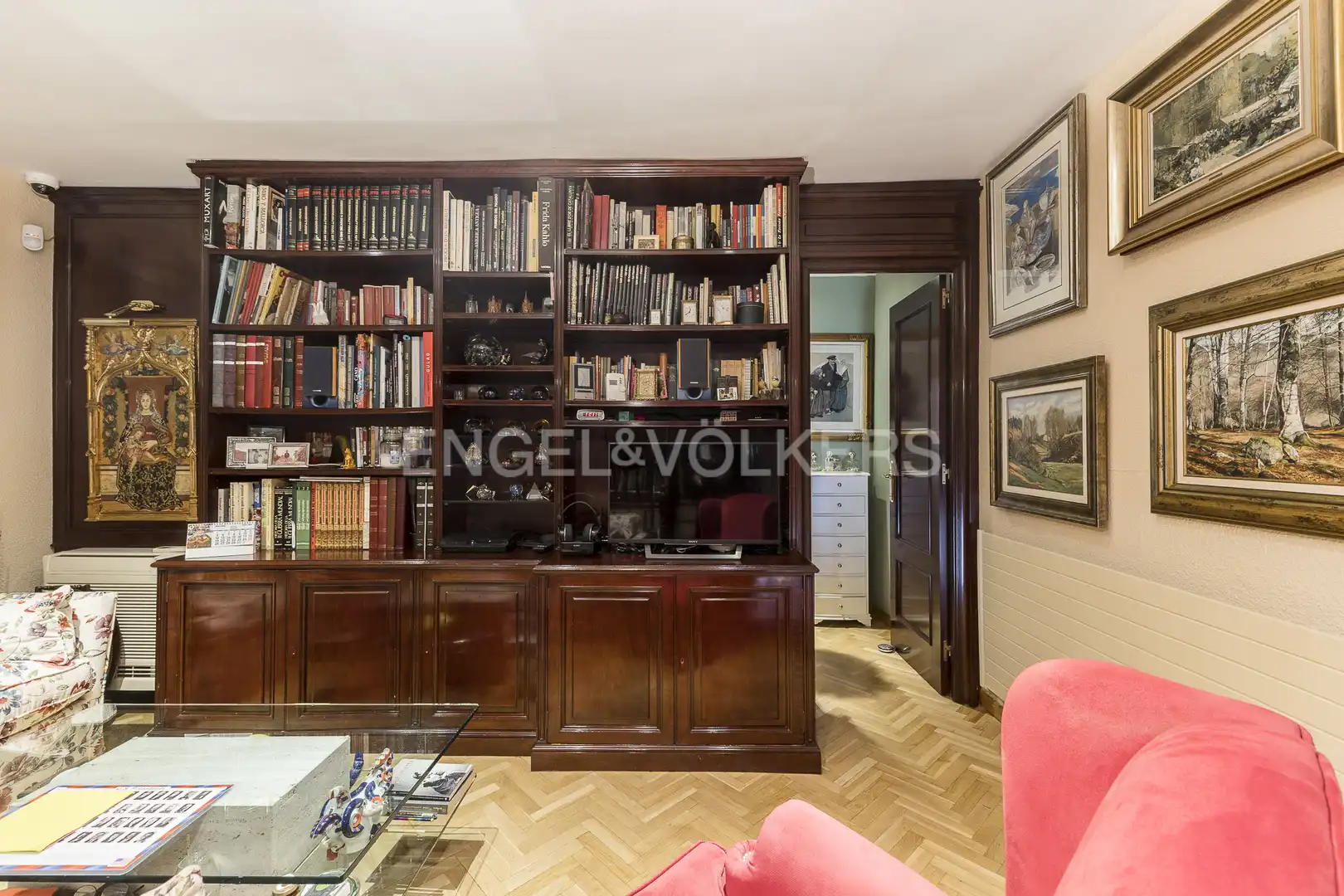 Wohnzimmer von Einfamilien-Reihenhaus zum Verkauf in Barcelona mit Heizung, Privatgarten und Parkett