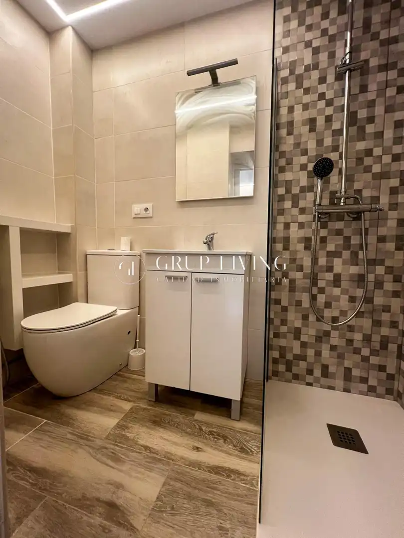 Baño de Piso de alquiler en Sitges con Terraza y Balcón
