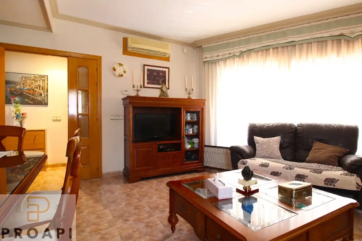 Sala de estar de Casa o chalet en venta en Girona con Aire acondicionado, Calefacción y Jardín privado