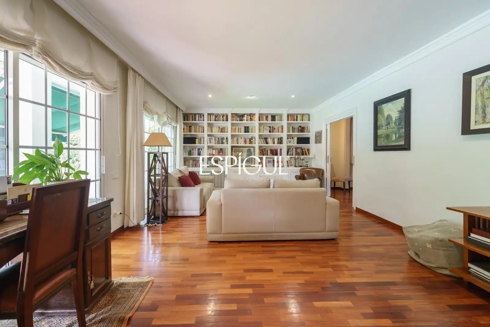 Living room of Houses for sale in Sant Cugat del Vallès  with Air Conditioner, Heating and Parquet flooring