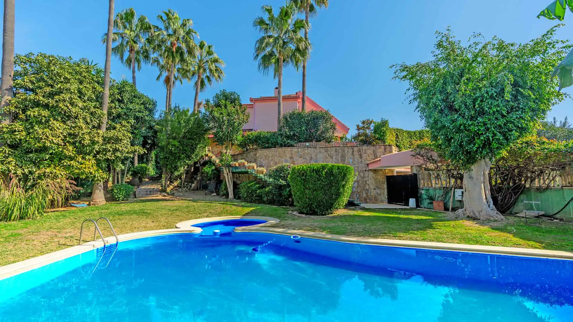 Swimming pool of Houses for sale in Marbella  with Air Conditioner, Private garden and Terrace