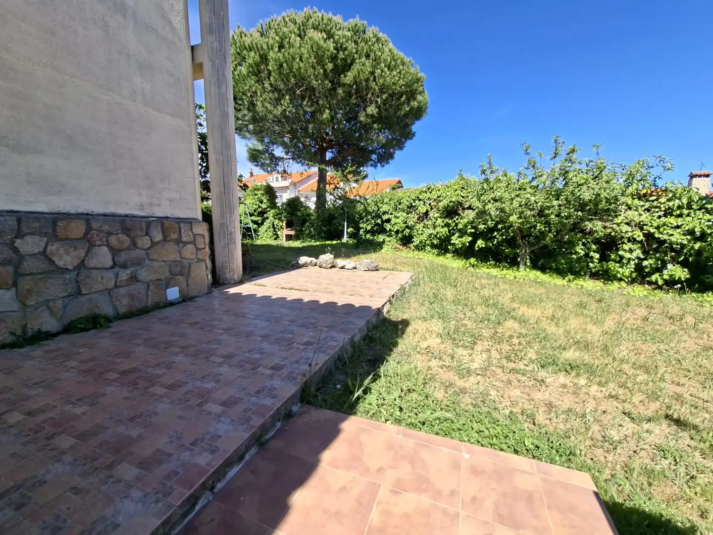 Garden of Houses for sale in Plasencia  with Air Conditioner