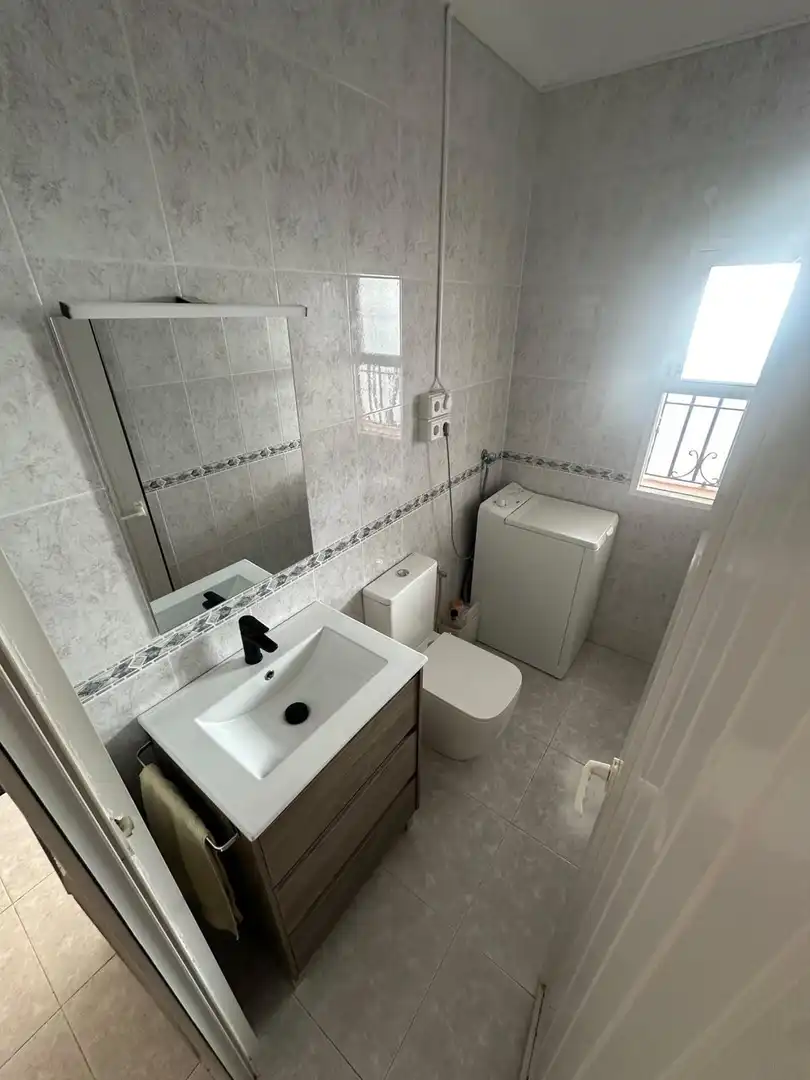 Baño de Dúplex de alquiler en Cartagena con Calefacción, Terraza y Amueblado
