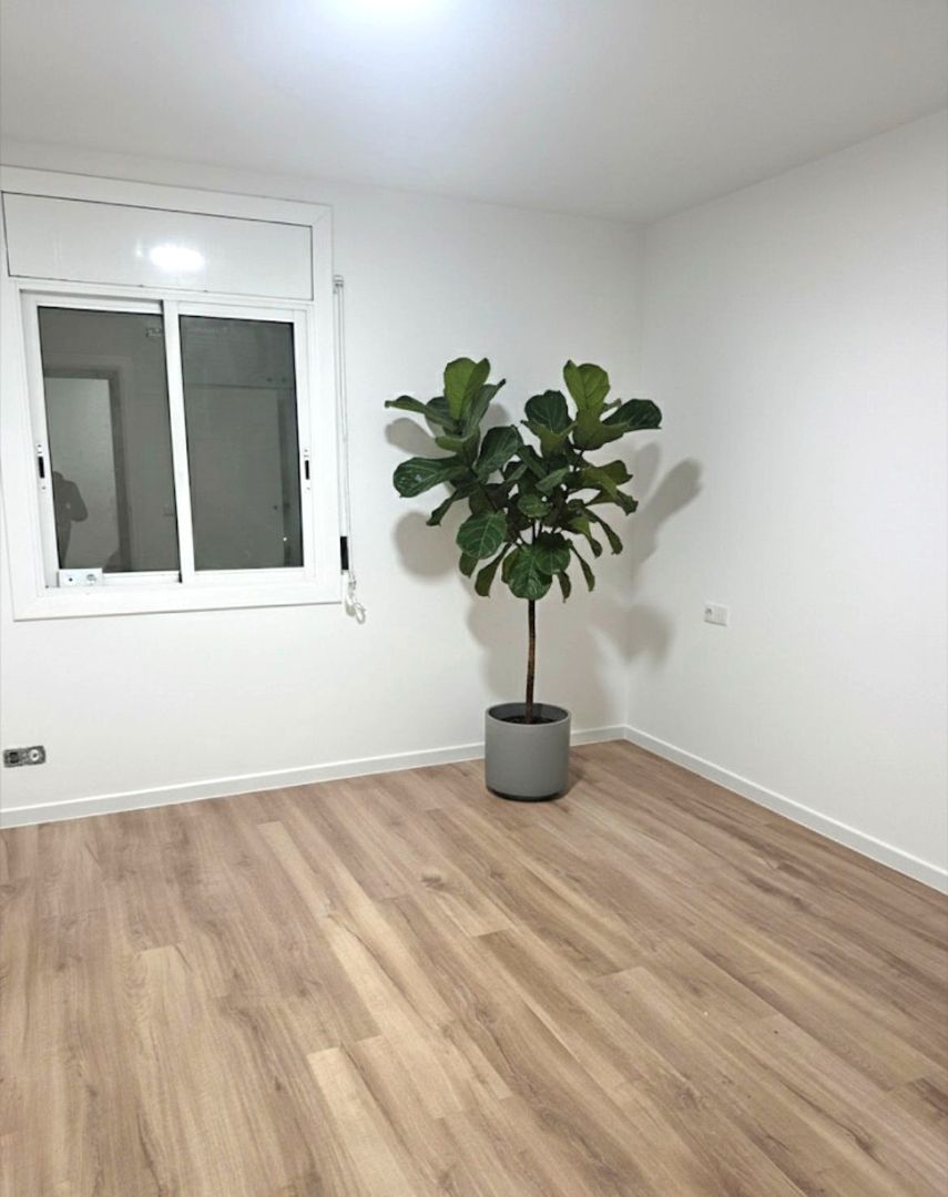 Dormitori de Pis en venda en Llançà amb Parquet, Terrassa i Forn