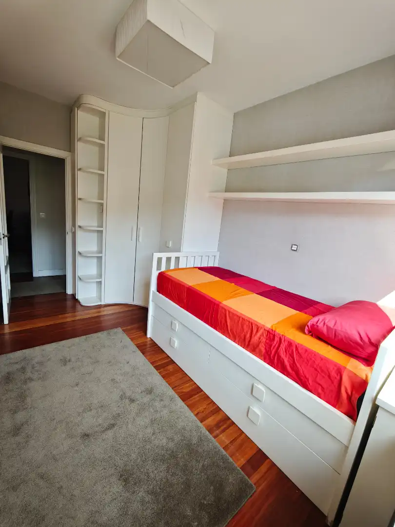 Habitación de Piso de alquiler en Bilbao  con Calefacción, Amueblado y Horno