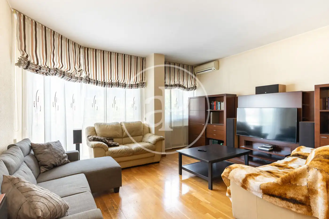 Sala de estar de Piso en venta en Cerdanyola del Vallès con Aire acondicionado, Calefacción y Terraza