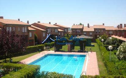 Piscina de Casa o xalet en venda en Haro amb Calefacció, Jardí privat i Terrassa