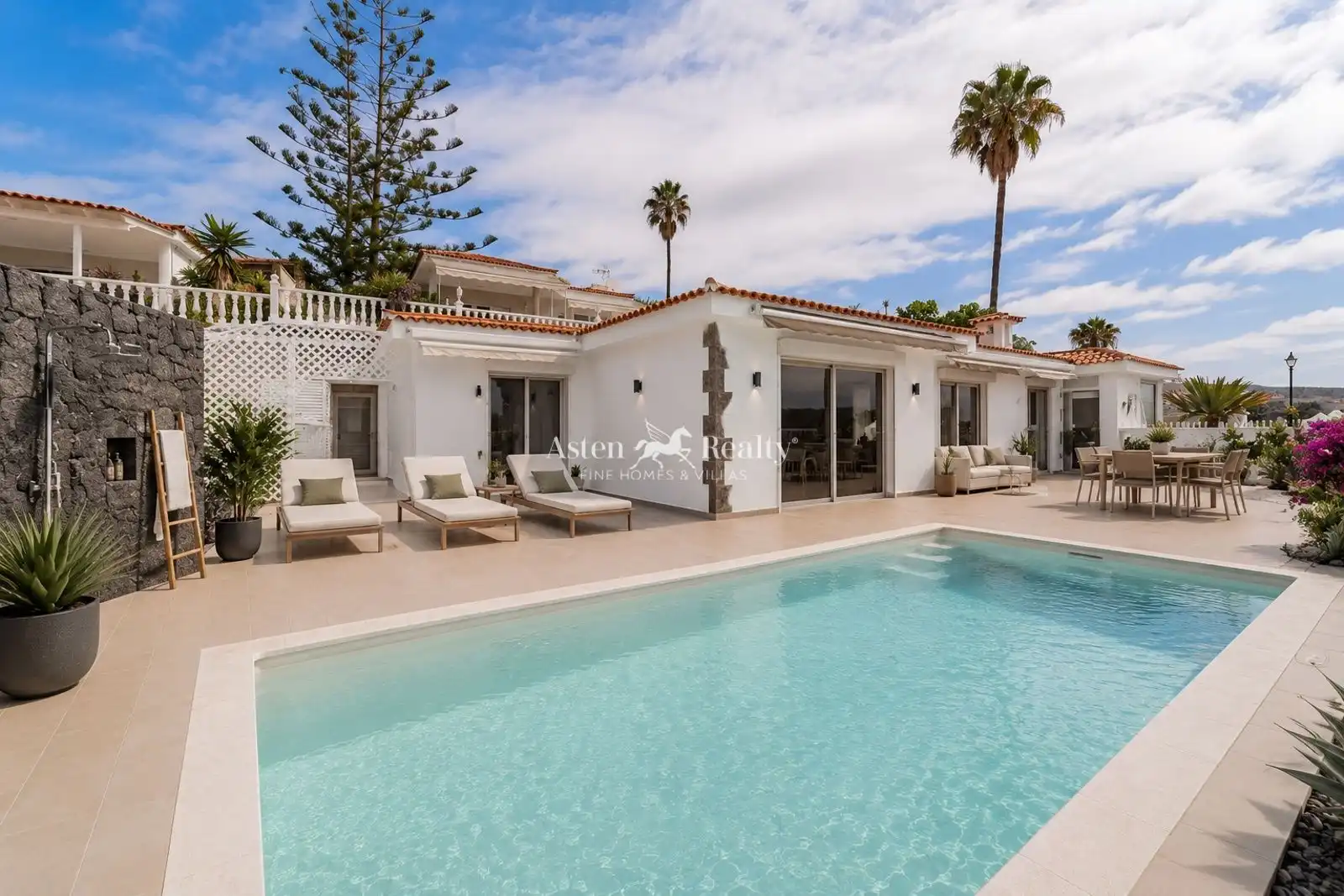 Vista exterior de Casa o chalet en venta en Santiago del Teide con Terraza, Piscina y Amueblado