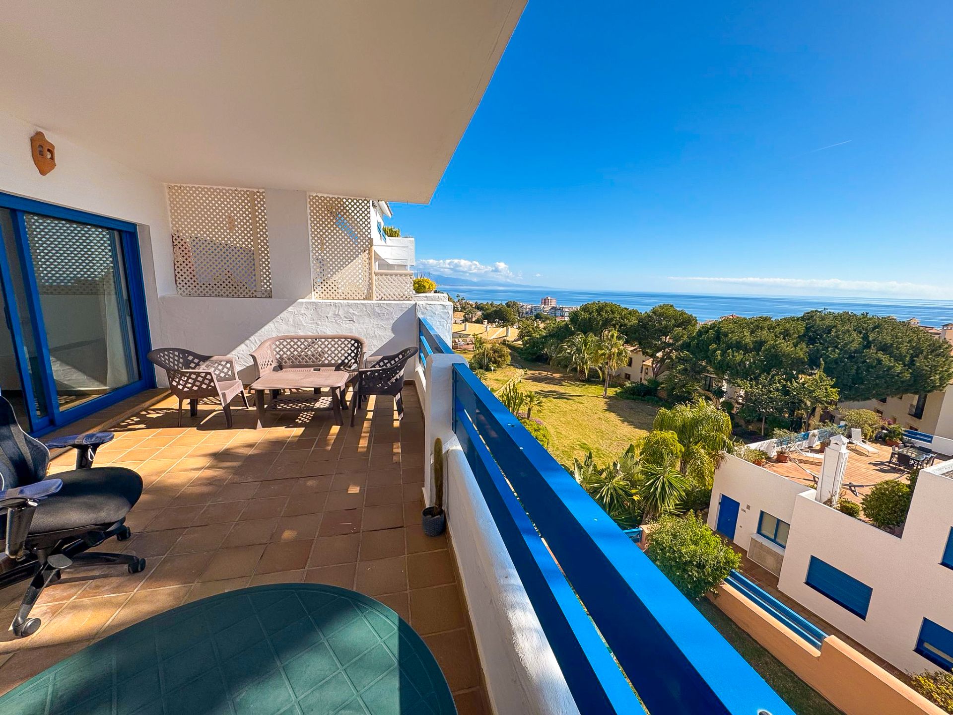 Vista exterior de Apartament en venda en Manilva amb Aire condicionat, Calefacció i Terrassa