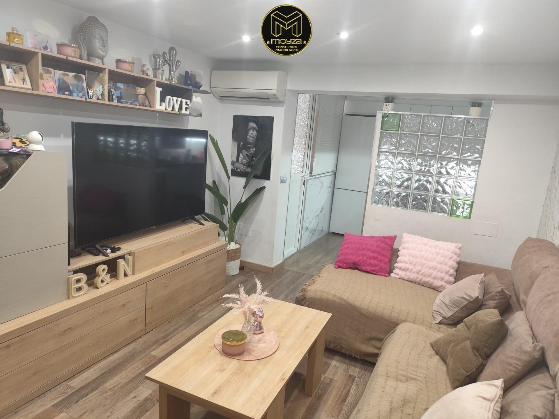 Living room of Flat for sale in  Jaén Capital  with Air Conditioner, Heating and Storage room