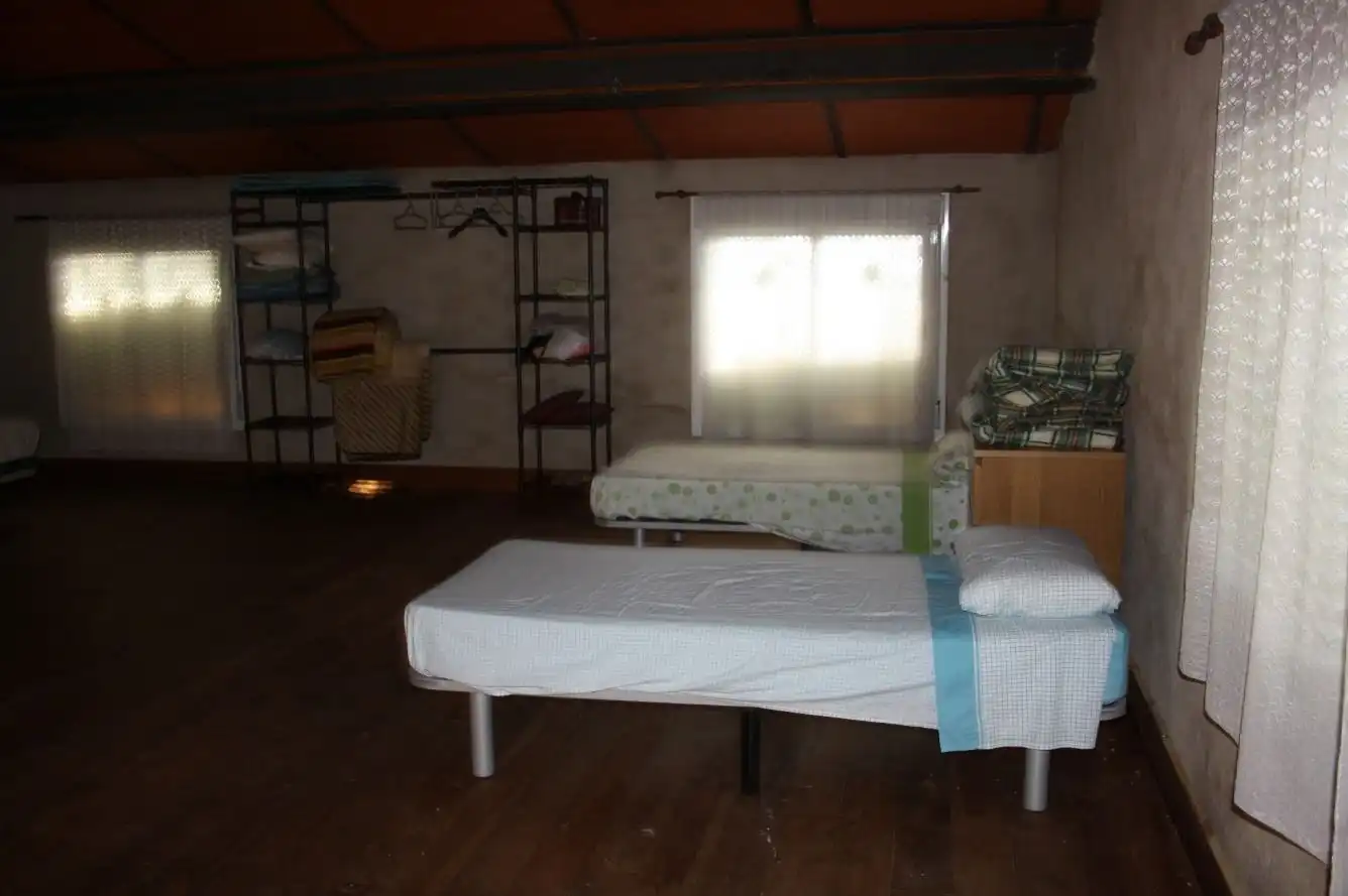 Habitación de Finca rústica en venta en Torremenga con Jardín privado, Terraza y Amueblado