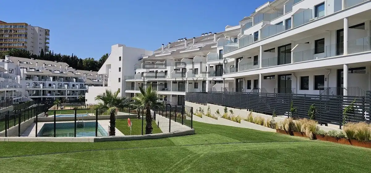 Vista exterior de Piso en venta en Fuengirola con Aire acondicionado, Terraza y Piscina