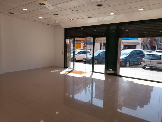 Local comercial en Alquiler en Sagnier - Plaça de Catalunya