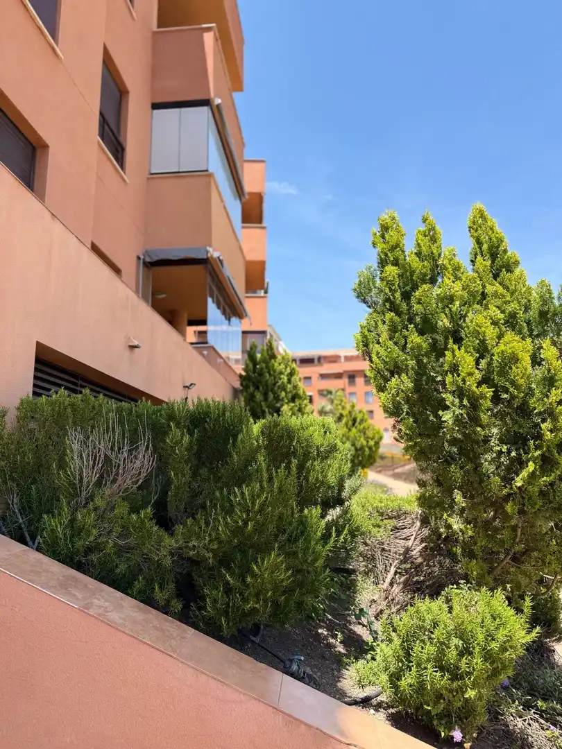 Vista exterior de Pis en venda en Rincón de la Victoria amb Aire condicionat, Calefacció i Jardí privat