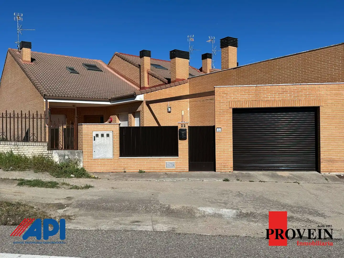 Vista exterior de Casa adosada en venta en Santa Cruz del Retamar con Calefacción, Terraza y Horno