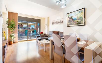 Living room of Flat for sale in Cerdanyola del Vallès  with Air Conditioner, Heating and Parquet flooring
