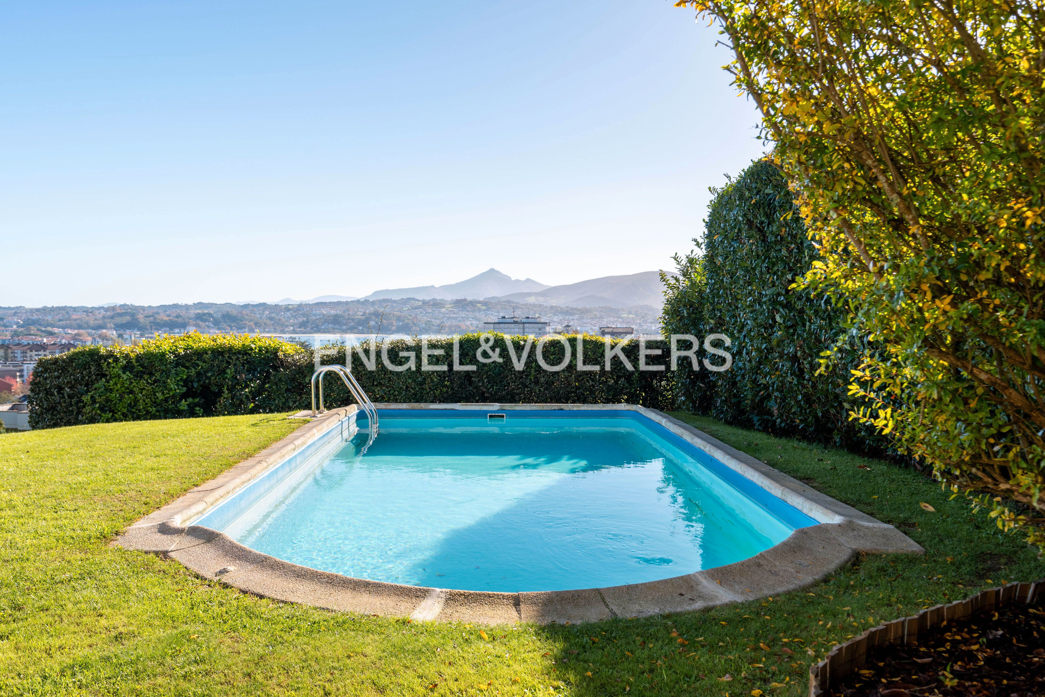 Swimming pool of Country house for sale in Hondarribia  with Air Conditioner, Heating and Private garden