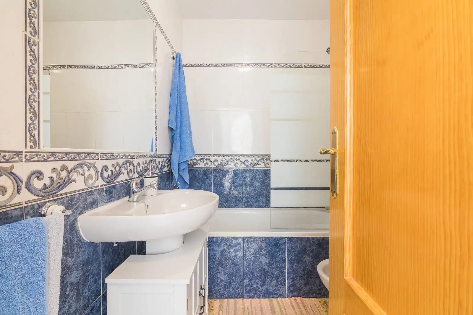 Badezimmer von Wohnung zur Miete in Orihuela mit Klimaanlage, Heizung und Terrasse
