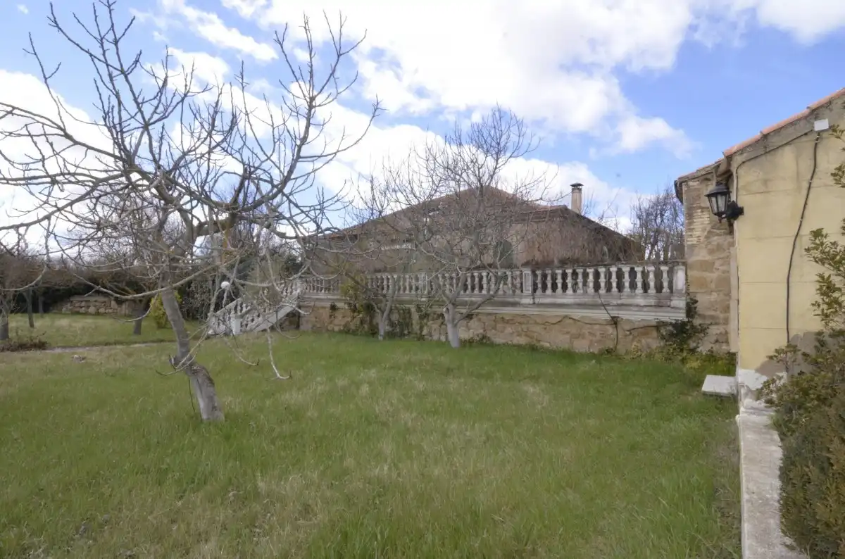 Vista exterior de Casa o chalet en venta en Valverdón con Trastero y Piscina