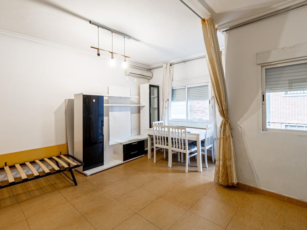 Dormitori de Pis en venda en  Madrid Capital amb Aire condicionat, Terrassa i Balcó