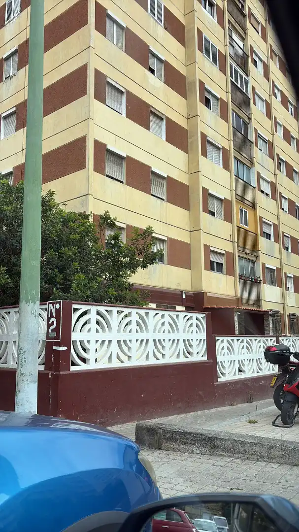 Vista exterior de Piso en venta en Las Palmas de Gran Canaria con Balcón