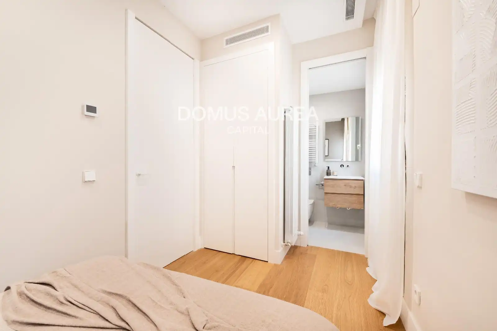 Schlafzimmer von Wohnung zum Verkauf in Madrid mit Klimaanlage, Parkett und Möbliert