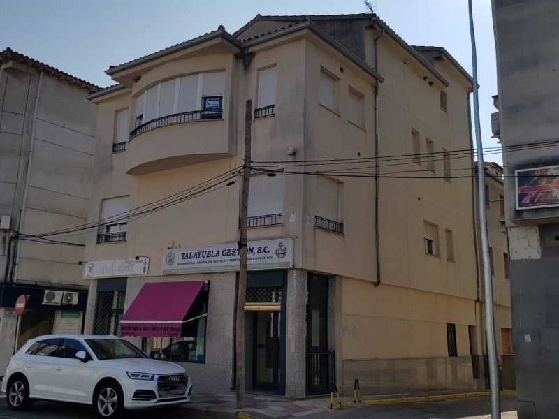 Vista exterior de Piso en venta en Talayuela con Jardín privado, Terraza y Amueblado