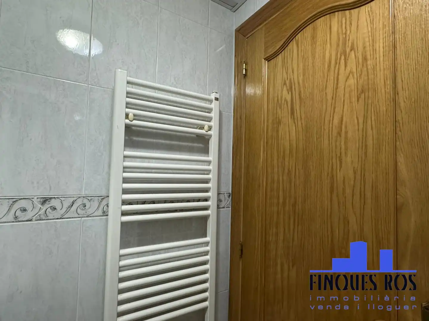 Badezimmer von Wohnung zur Miete in Vinaròs mit Klimaanlage, Heizung und Möbliert