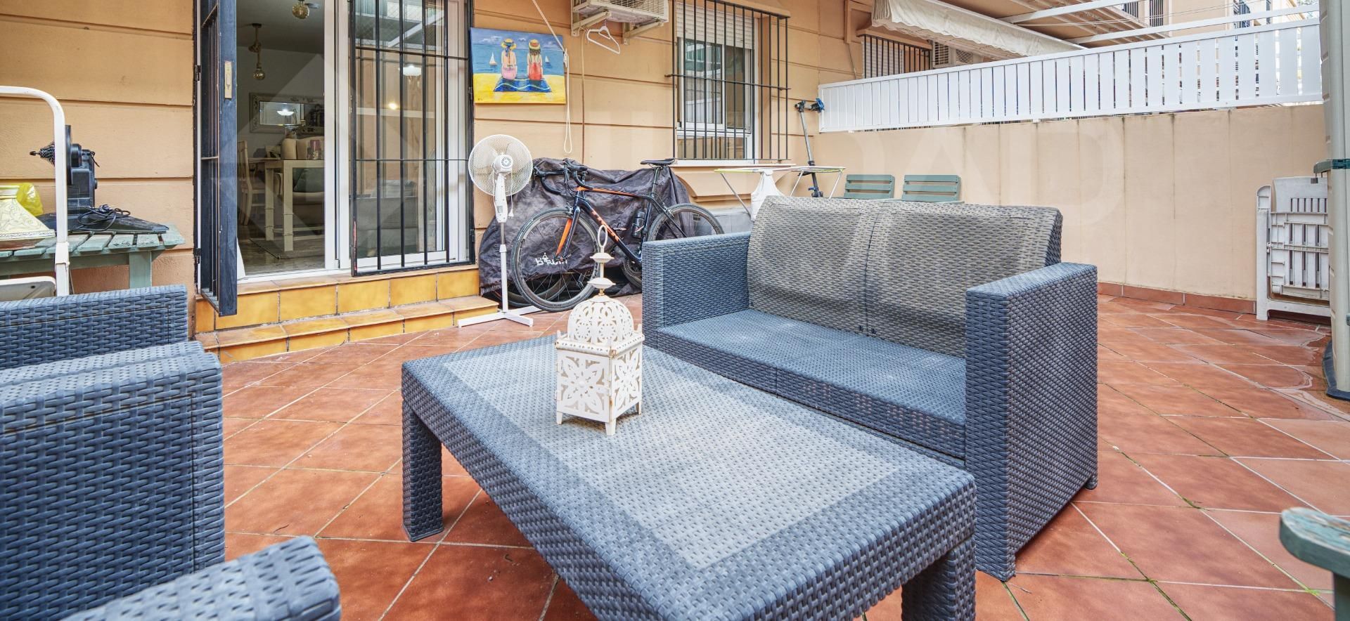 Terrassa de Pis en venda en Tomares amb Aire condicionat, Jardí privat i Piscina comunitària