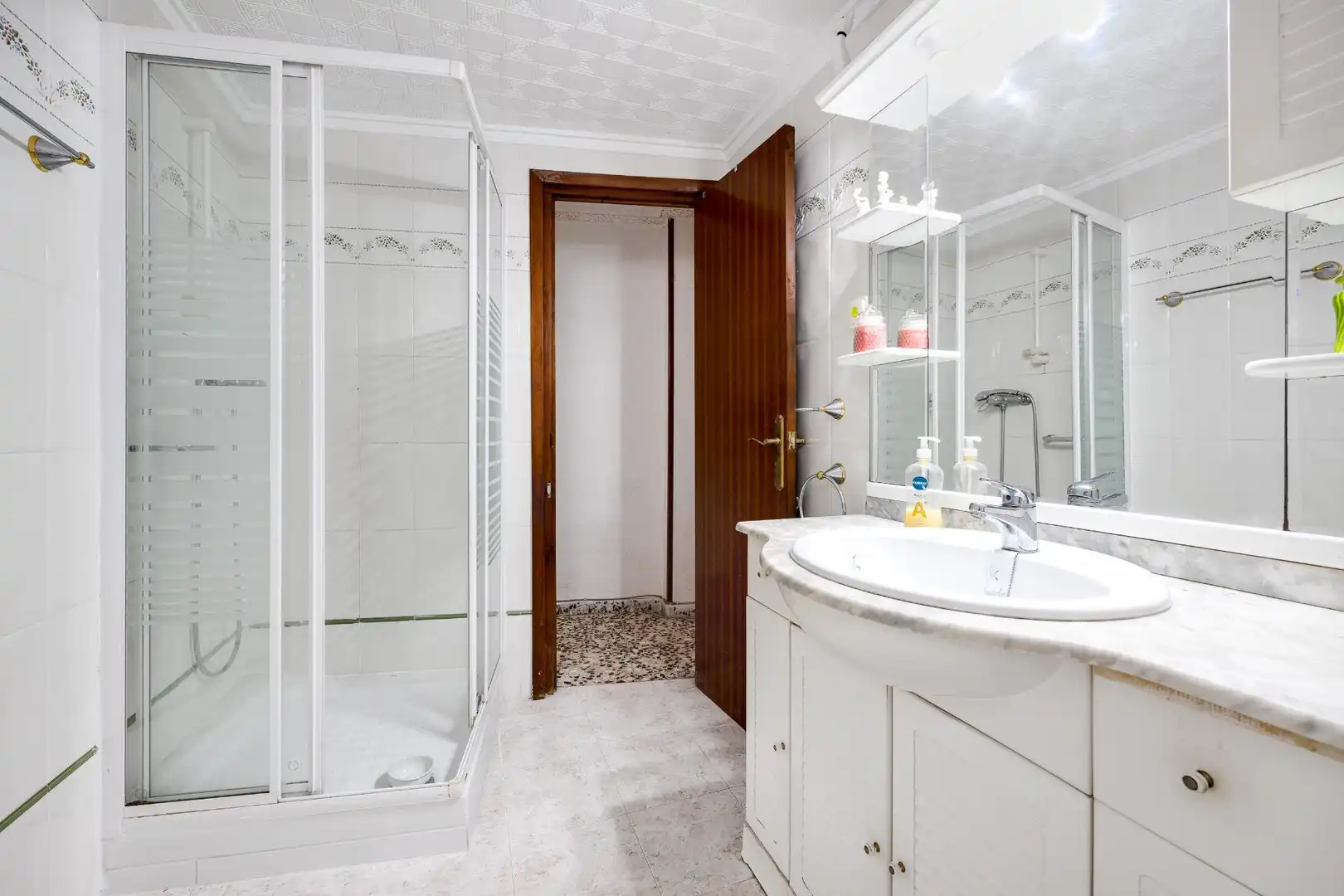 Badezimmer von Wohnungen zum Verkauf in Torrevieja mit Terrasse, Möbliert und Balkon