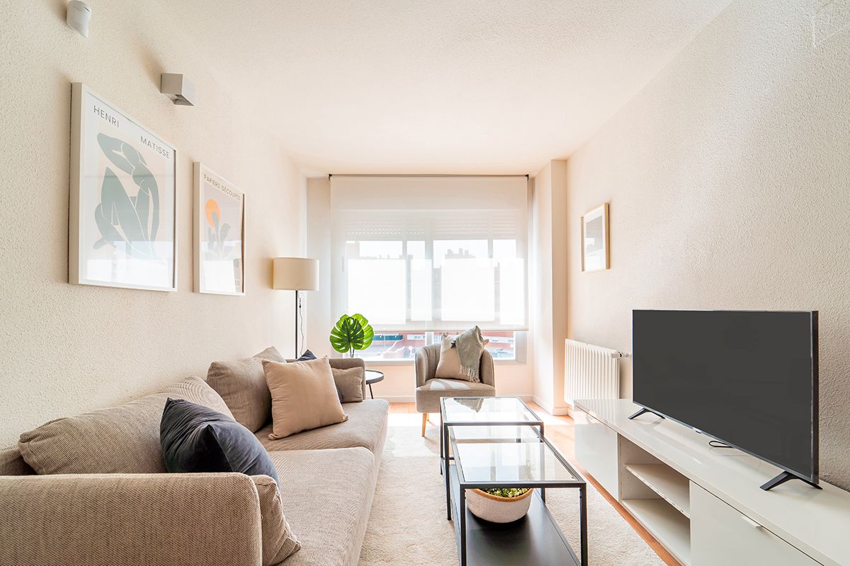 Living room of Flat to rent in  Madrid Capital  with Air Conditioner, Heating and Storage room
