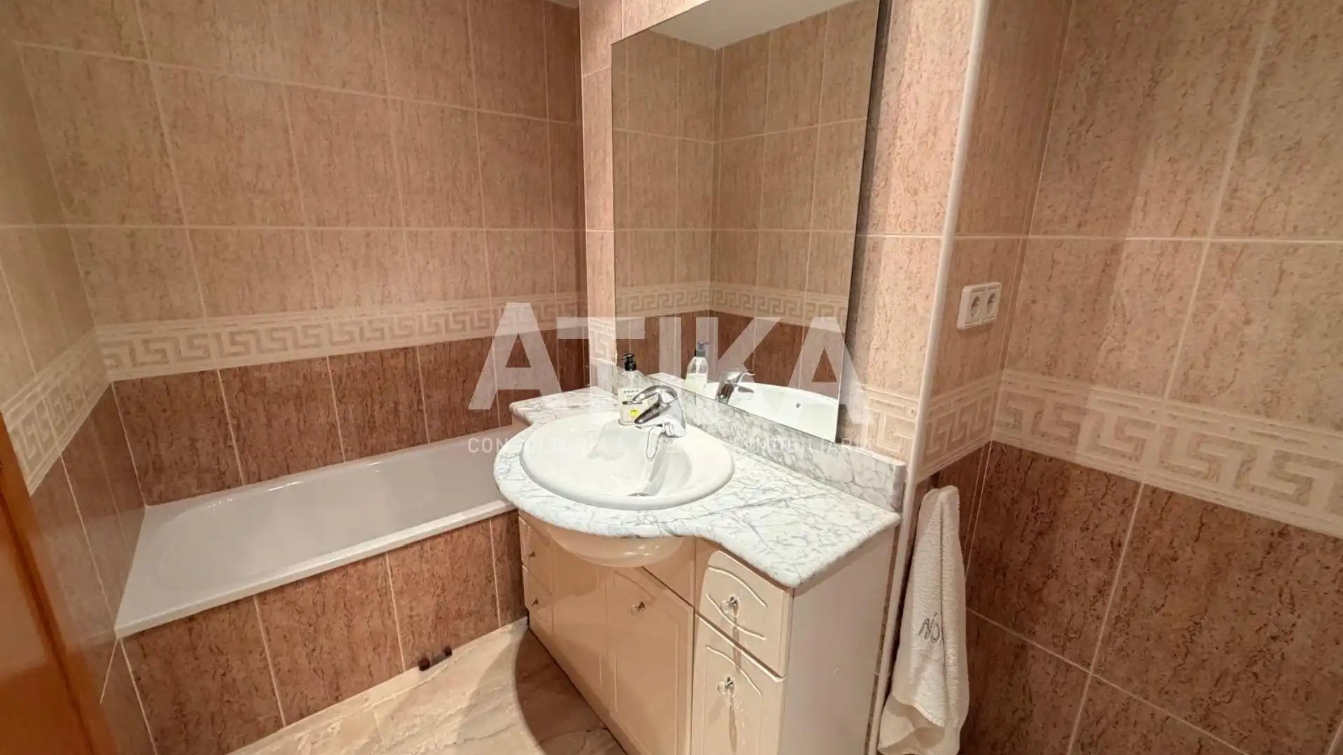 Bathroom of Flat for sale in Ontinyent  with Air Conditioner, Heating and Storage room
