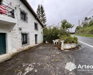 Vista exterior de Casa o xalet en venda en Bilbao  amb Terrassa i Balcó