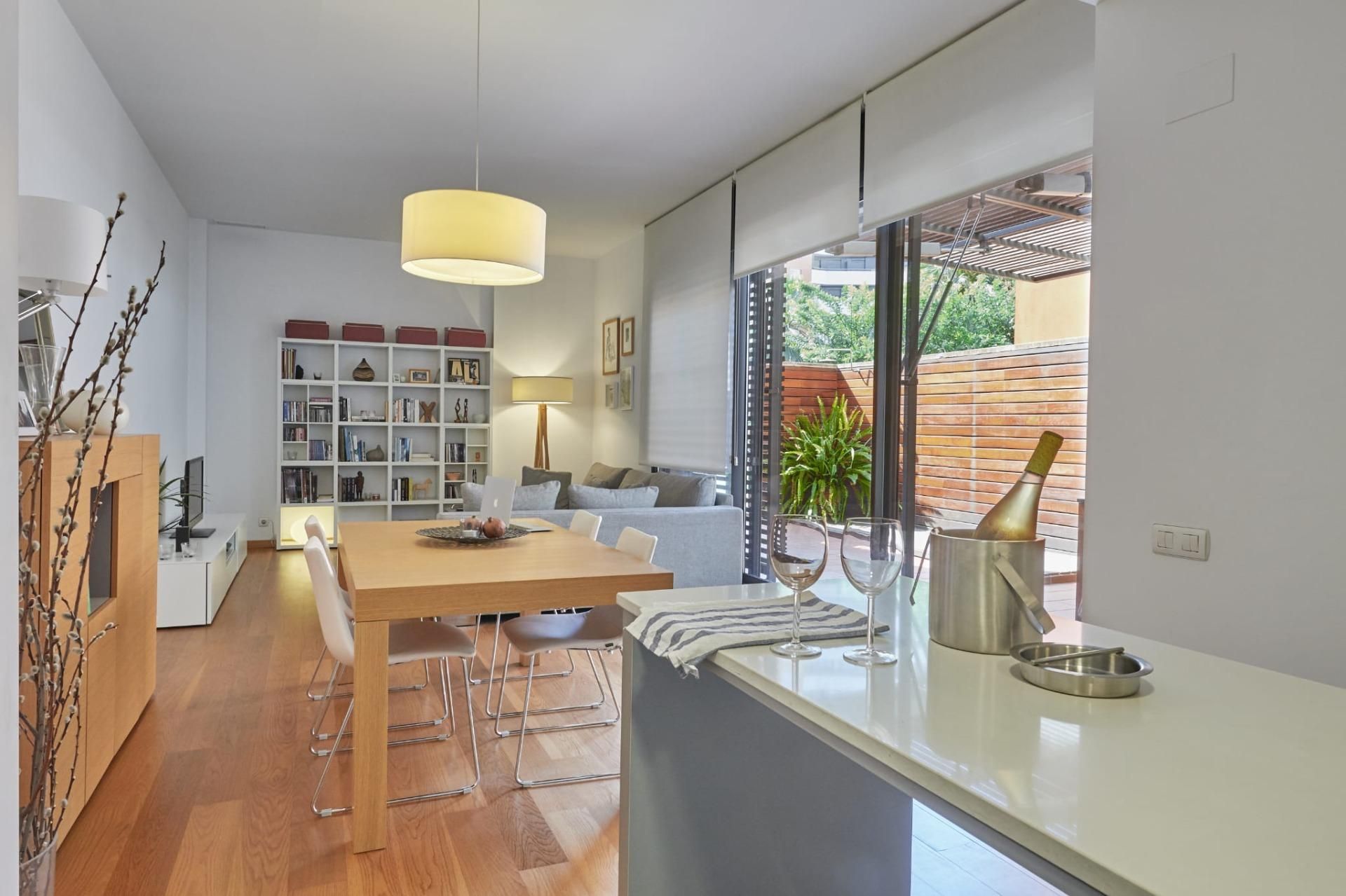Dining room of Planta baja for sale in  Barcelona Capital  with Heating, Private garden and Parquet flooring