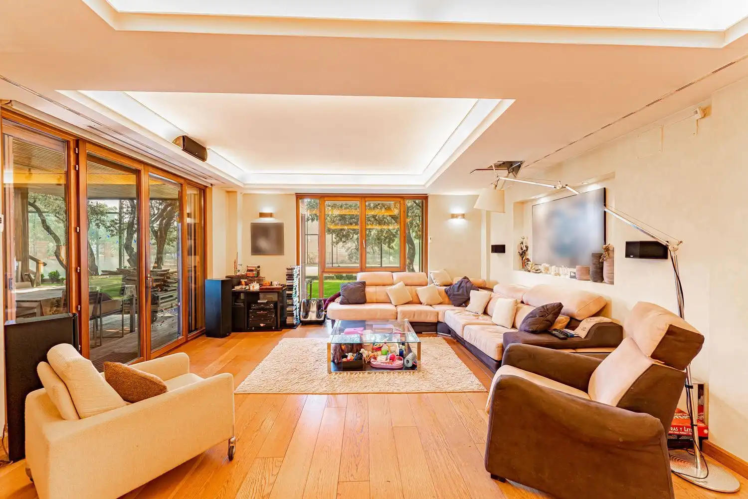 Sala de estar de Casa o chalet en venta en Nuevo Baztán con Aire acondicionado, Jardín privado y Terraza