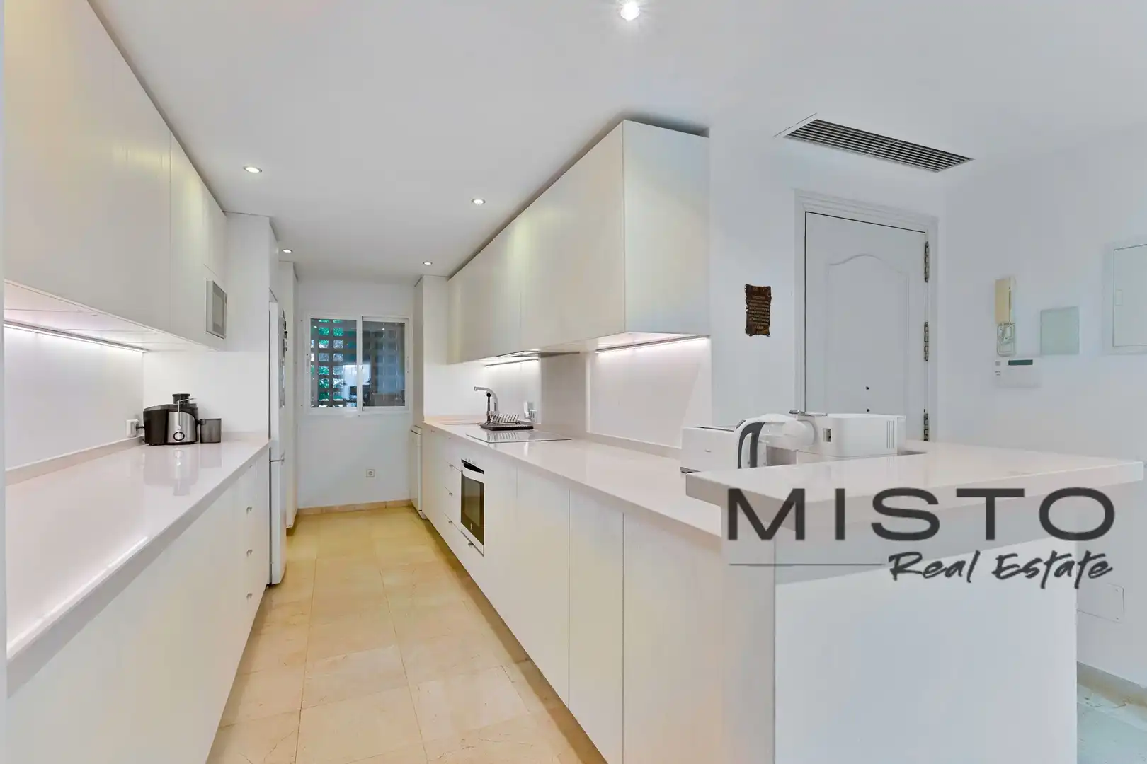 Cocina de Piso en venta en Marbella con Aire acondicionado, Terraza y Piscina