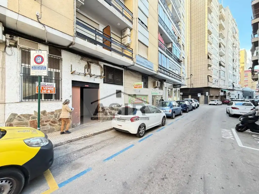 Vista exterior de Local en venta en Alzira