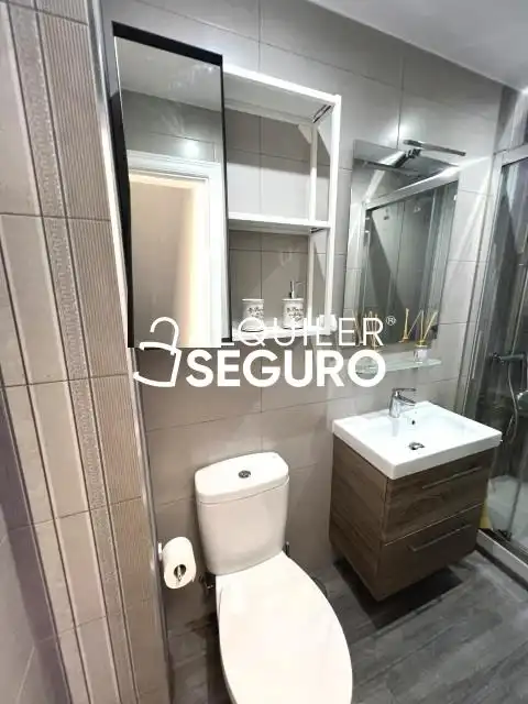 Badezimmer von Wohnung zur Miete in Leganés mit Heizung, Terrasse und Möbliert
