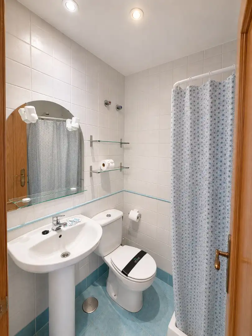 Badezimmer von Wohnung zur Miete in Almuñécar mit Möbliert und Balkon
