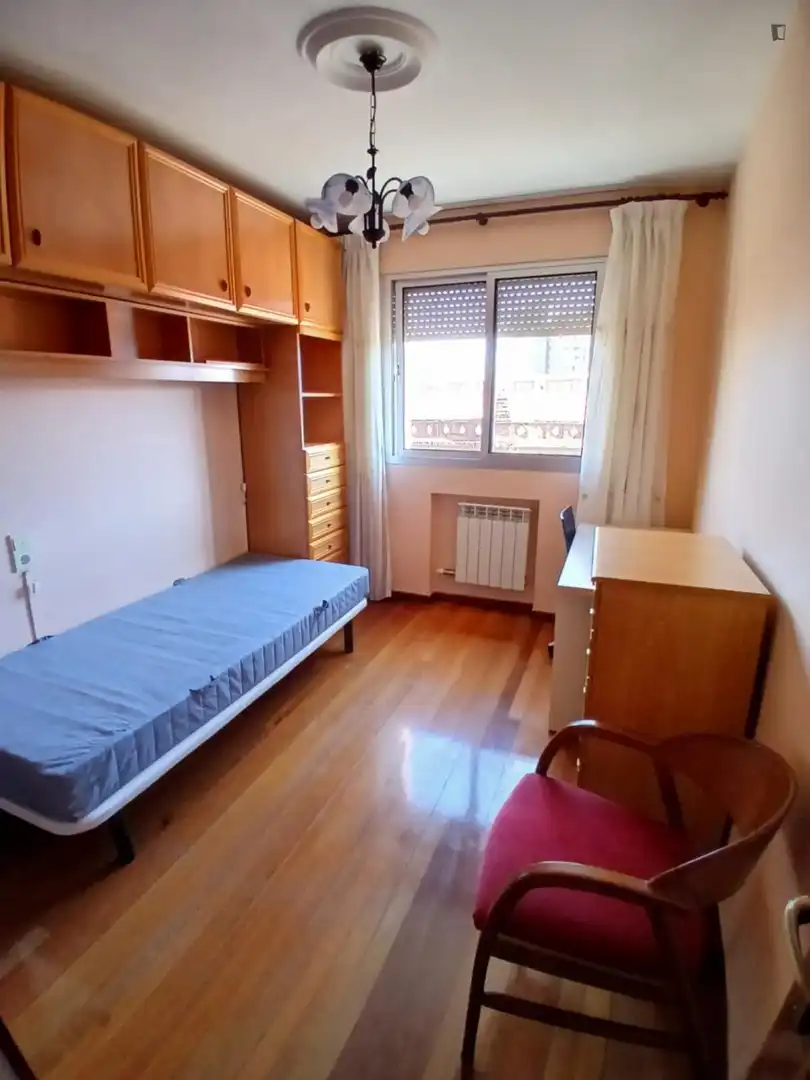 Dormitori de Apartament per a compartir en Valladolid amb Moblat, Forn i Rentadora