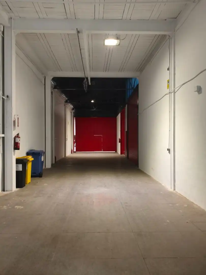 Nau industrial de lloguer en Peligros amb Calefacció i Alarma