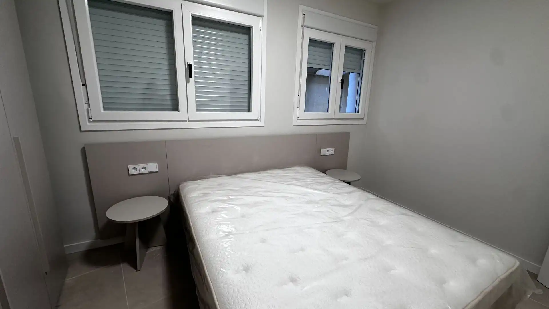 Dormitori de Pis de lloguer en Tortosa amb Aire condicionat, Calefacció i Terrassa