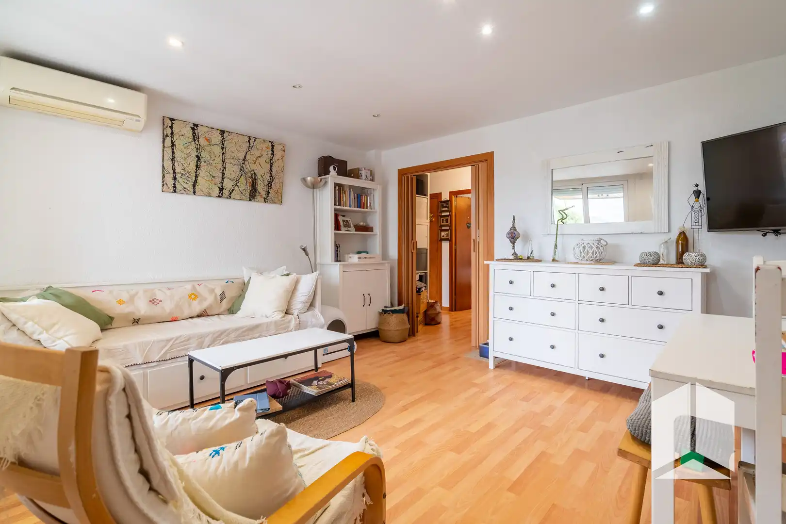 Living room of Flat for sale in Castelldefels  with Air Conditioner, Terrace and Storage room