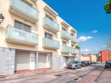 Reihenhaus mit Pool zum Verkauf in Carrer de Logroño 24