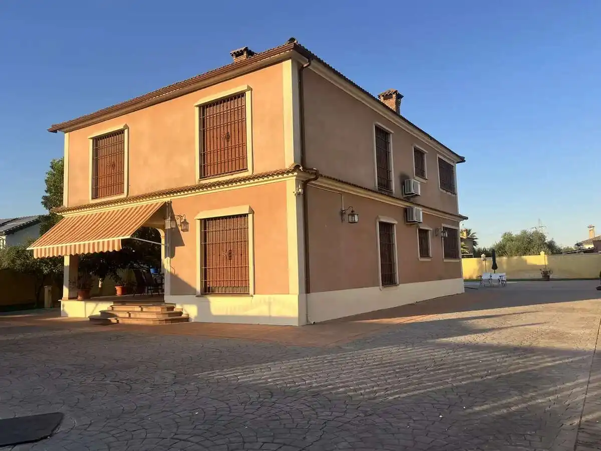 Chalet con terraza en venta en Periurbano Este - Campiña