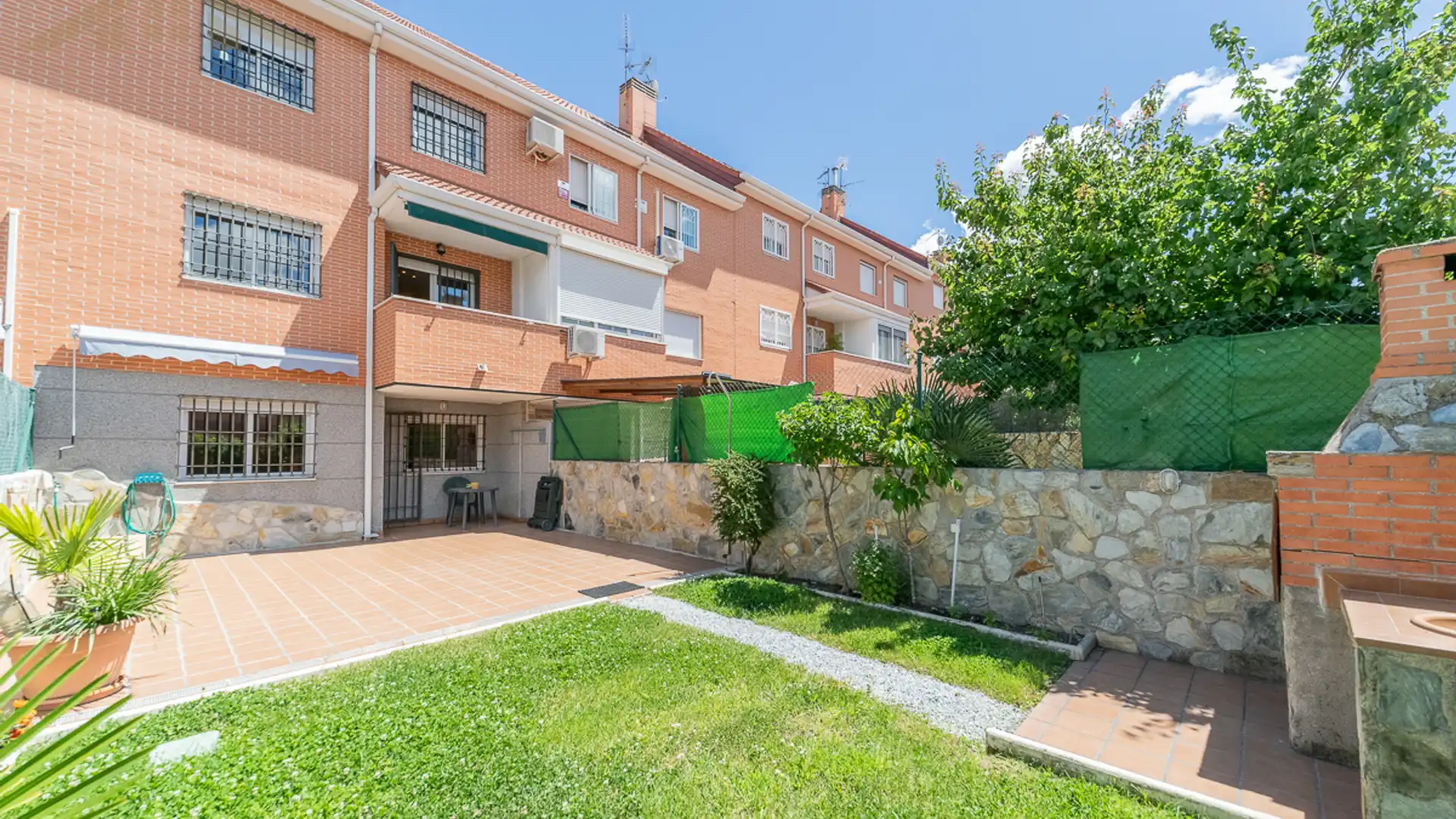 Exterior view of Houses for sale in Móstoles  with Heating, Private garden and Parquet flooring