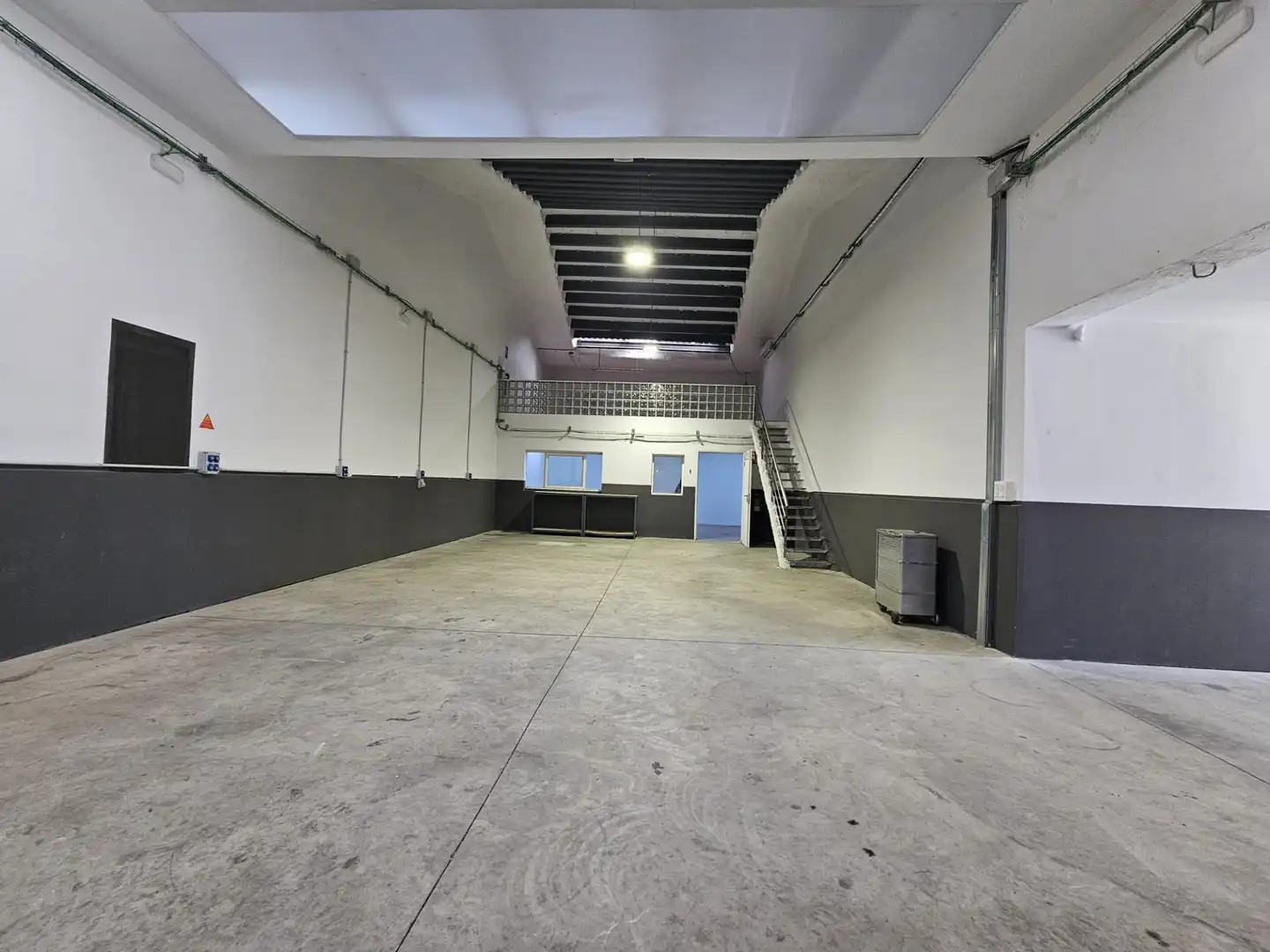 Fabrikhallen zur Miete in Terrassa mit Heizung und Alarm