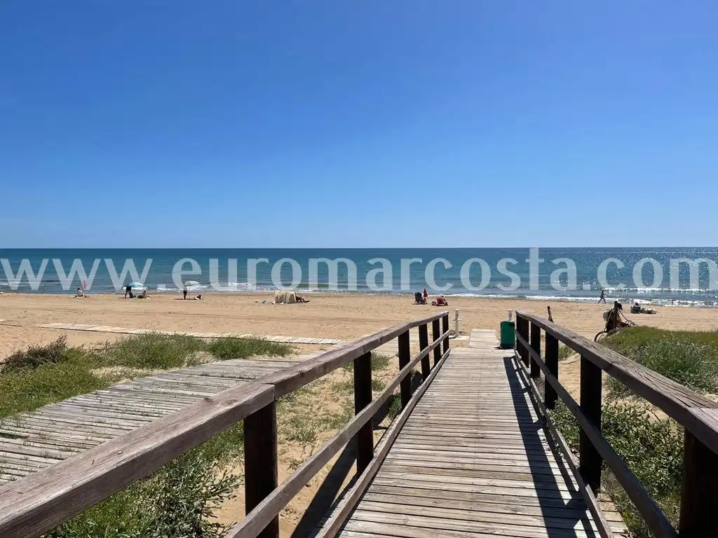 Country homes for sale in Elche / Elx  with Private garden and Furnished